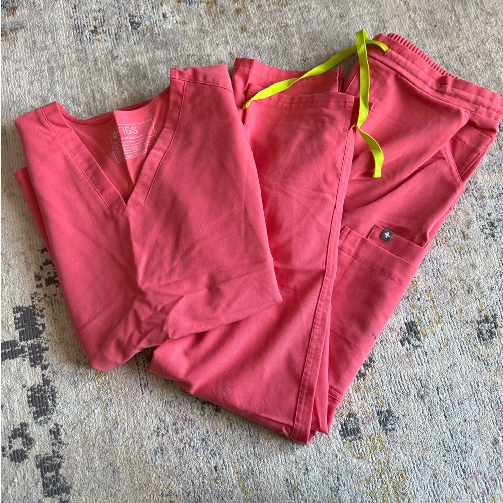 Figs High Wasted stretch band pants and Two pocket top - pink/coral